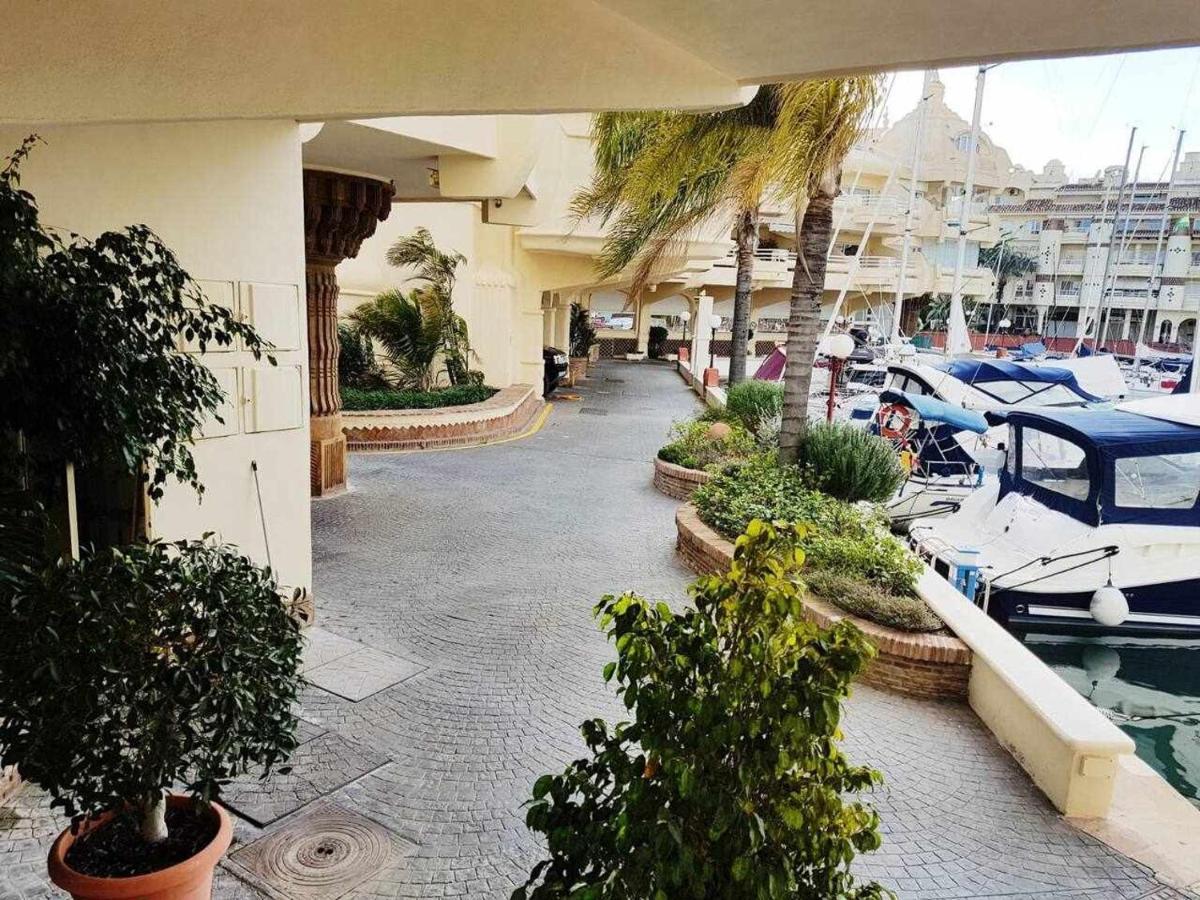 Lujoso Apartamento En De La Isla De Puerto Marina 贝纳尔马德纳 外观 照片